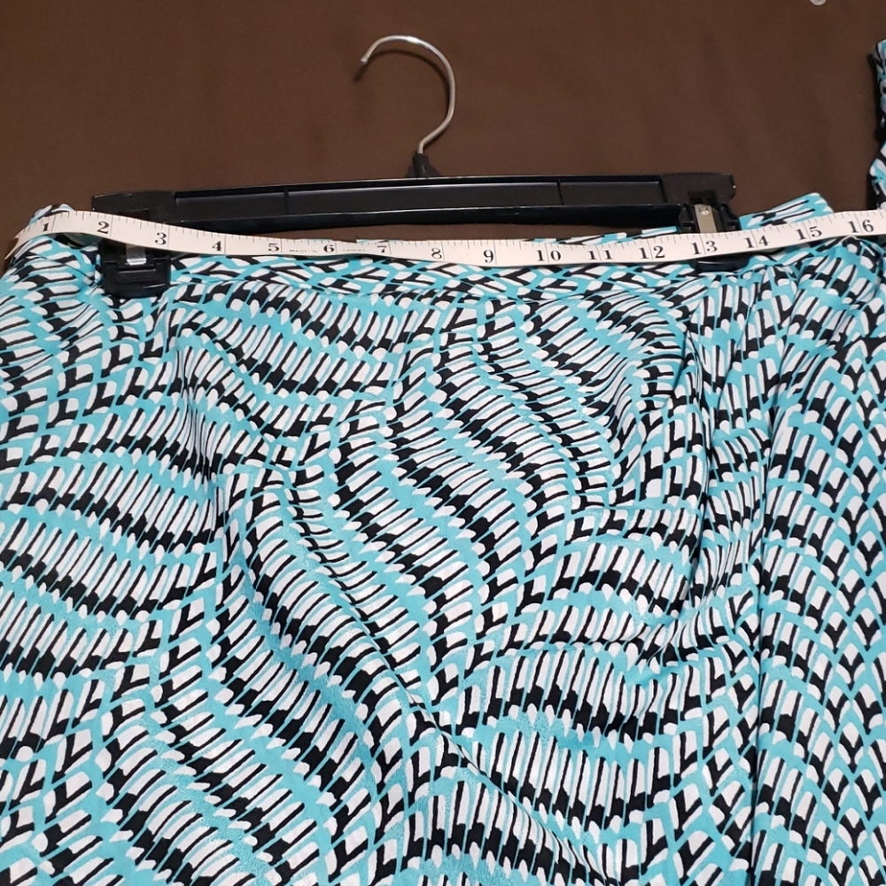 Suit - Picture 5 of 6